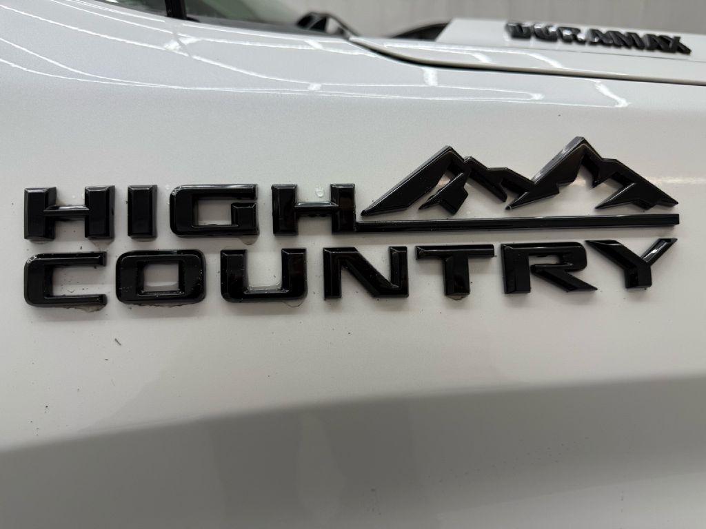 Chevrolet Silverado 1500 High Country Crew Cab 4WD 2022