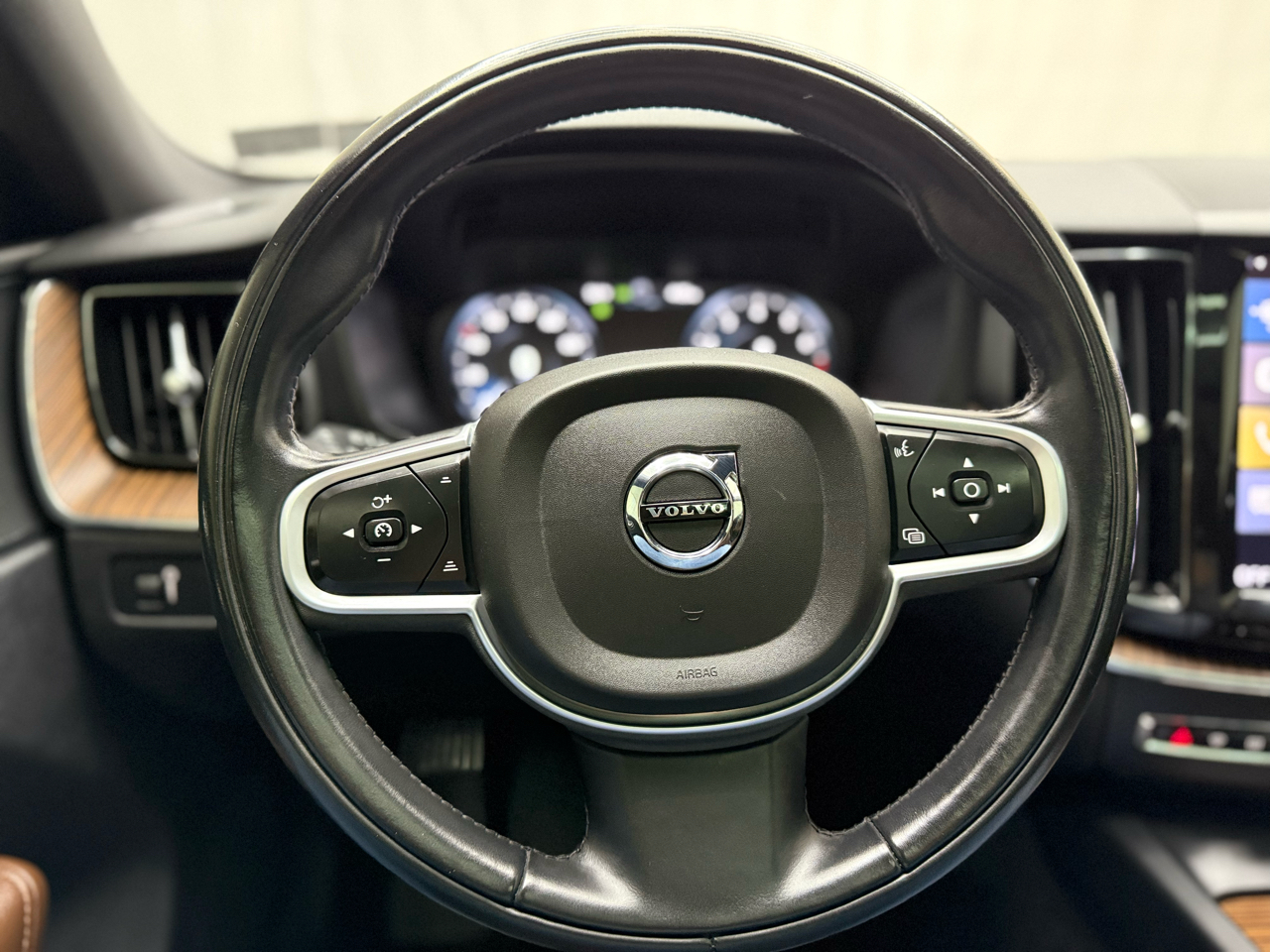 Volvo XC60 T5 Momentum AWD 2021