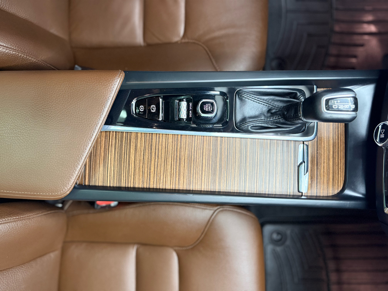 Volvo XC60 T5 Momentum AWD 2021