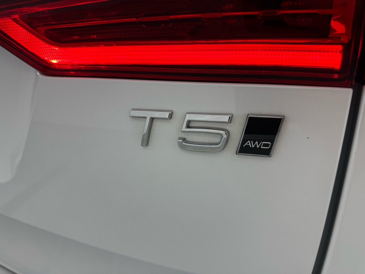 Volvo XC60 T5 Momentum AWD 2021