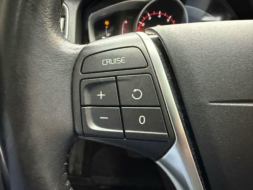 2017 Volvo V60 Base - Photo 14
