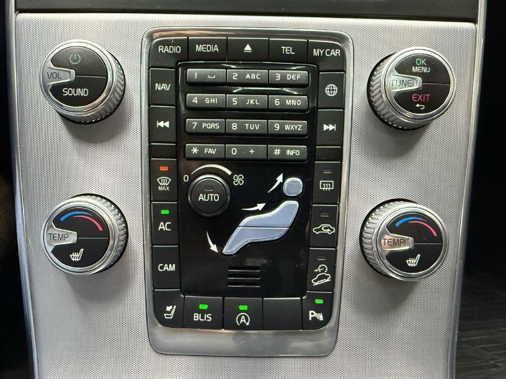 2017 Volvo V60 Base - Photo 20