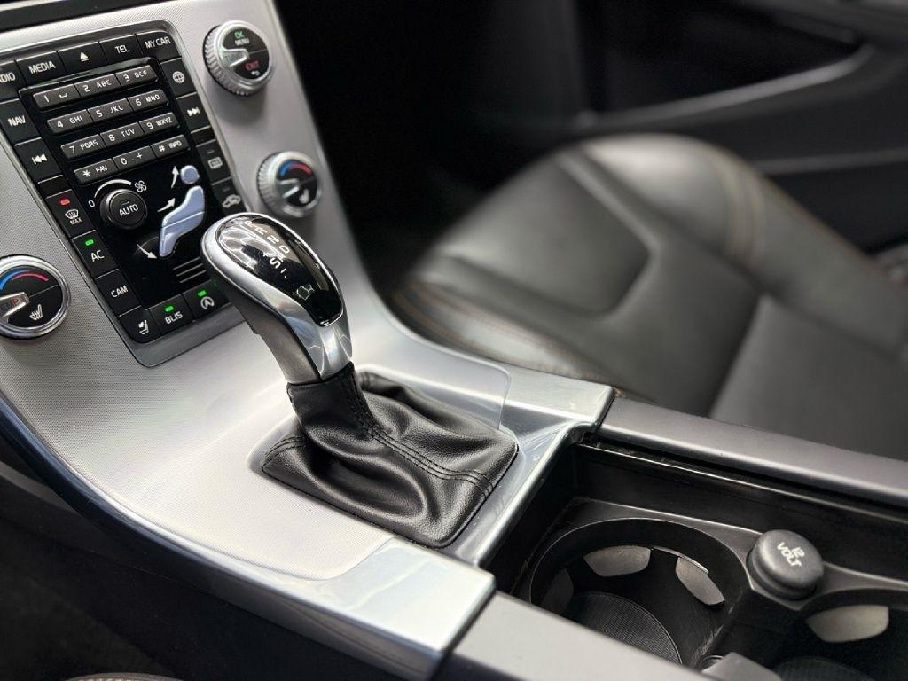 2017 Volvo V60 Base - Photo 21