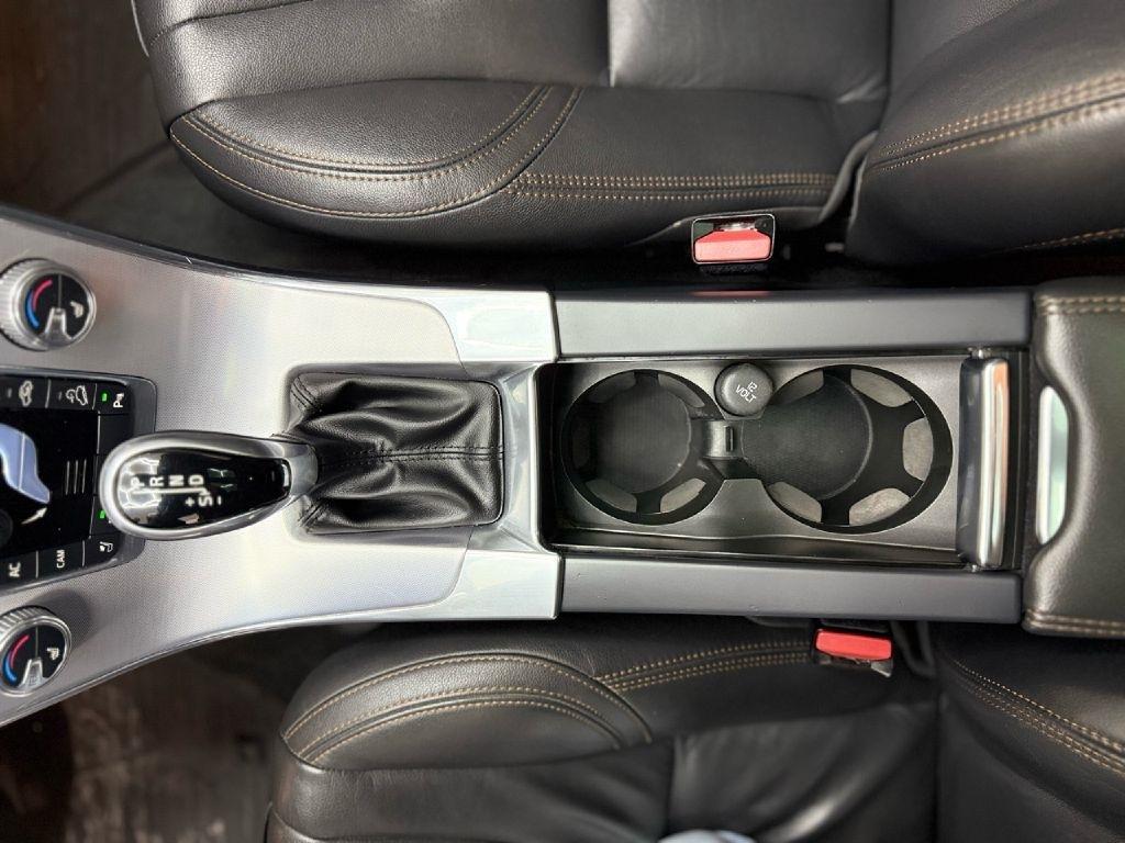 2017 Volvo V60 Base - Photo 22