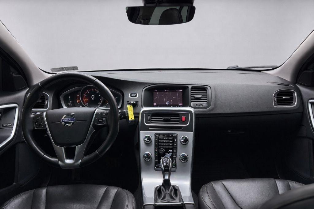 2017 Volvo V60 Base - Photo 25