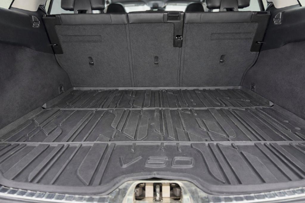 2017 Volvo V60 Base - Photo 26