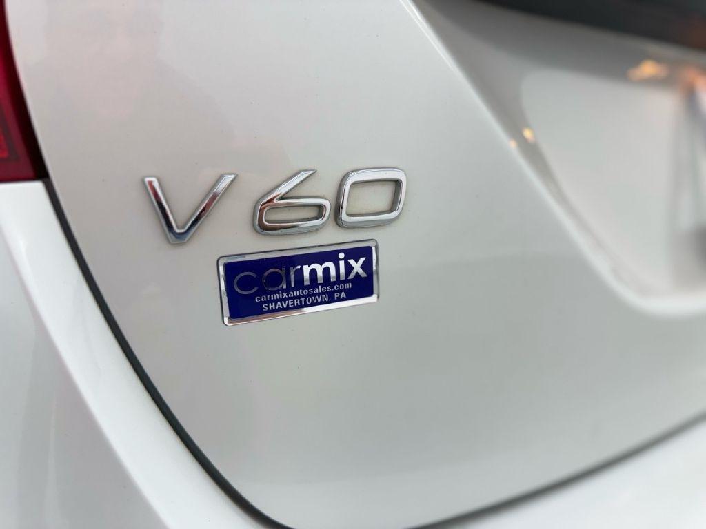 2017 Volvo V60 Base - Photo 37
