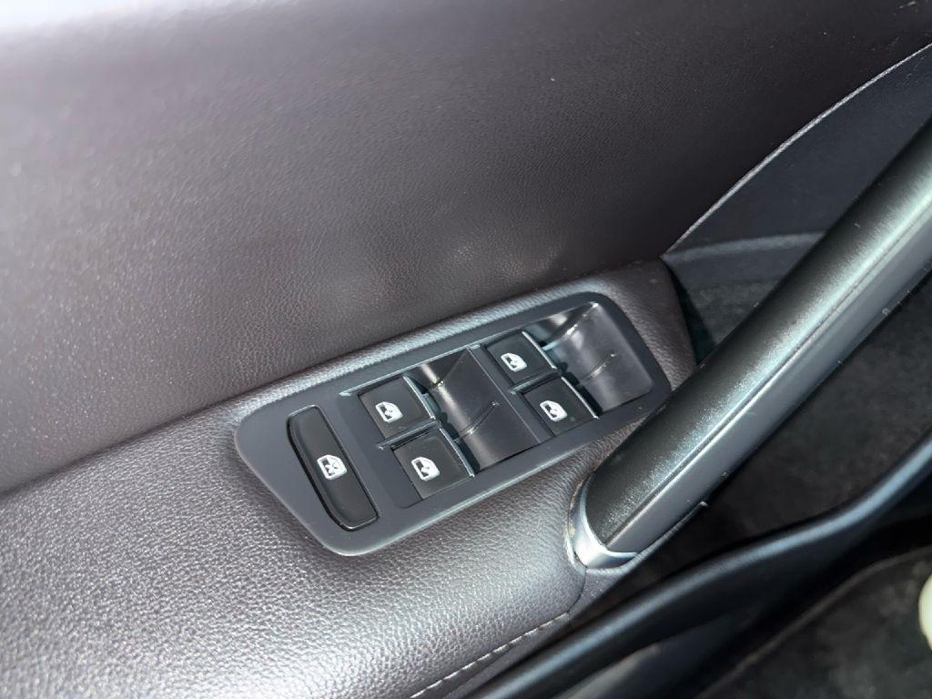 Volkswagen Golf TSI SEL 6A 2016