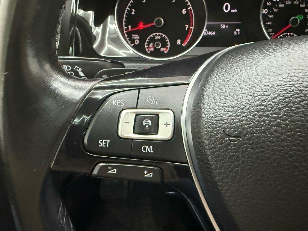 Volkswagen Golf TSI SEL 6A 2016