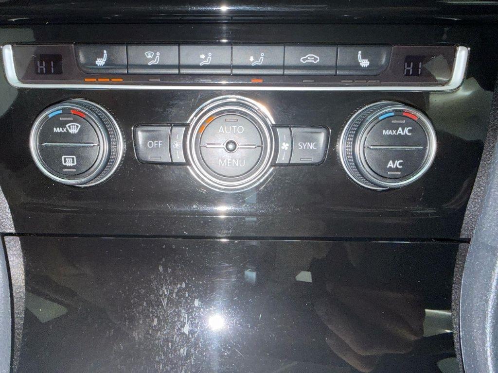 Volkswagen Golf TSI SEL 6A 2016