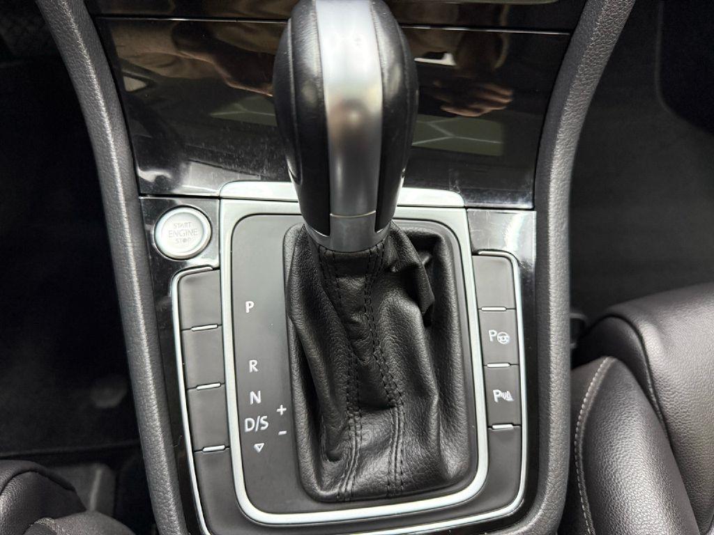 Volkswagen Golf TSI SEL 6A 2016