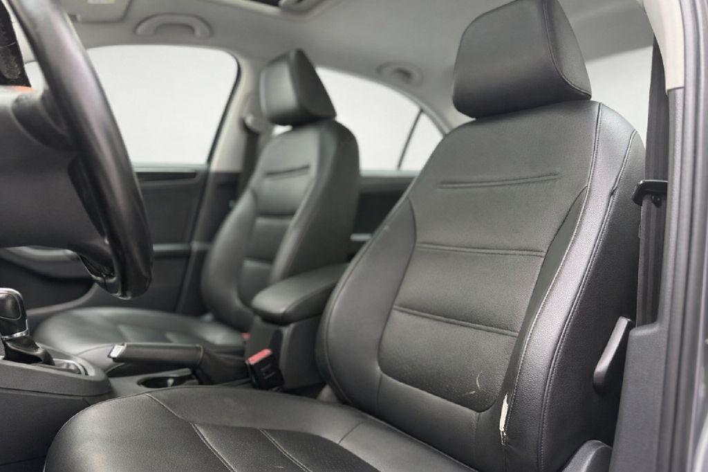 Volkswagen Jetta 1.8T SEL 6A 2017