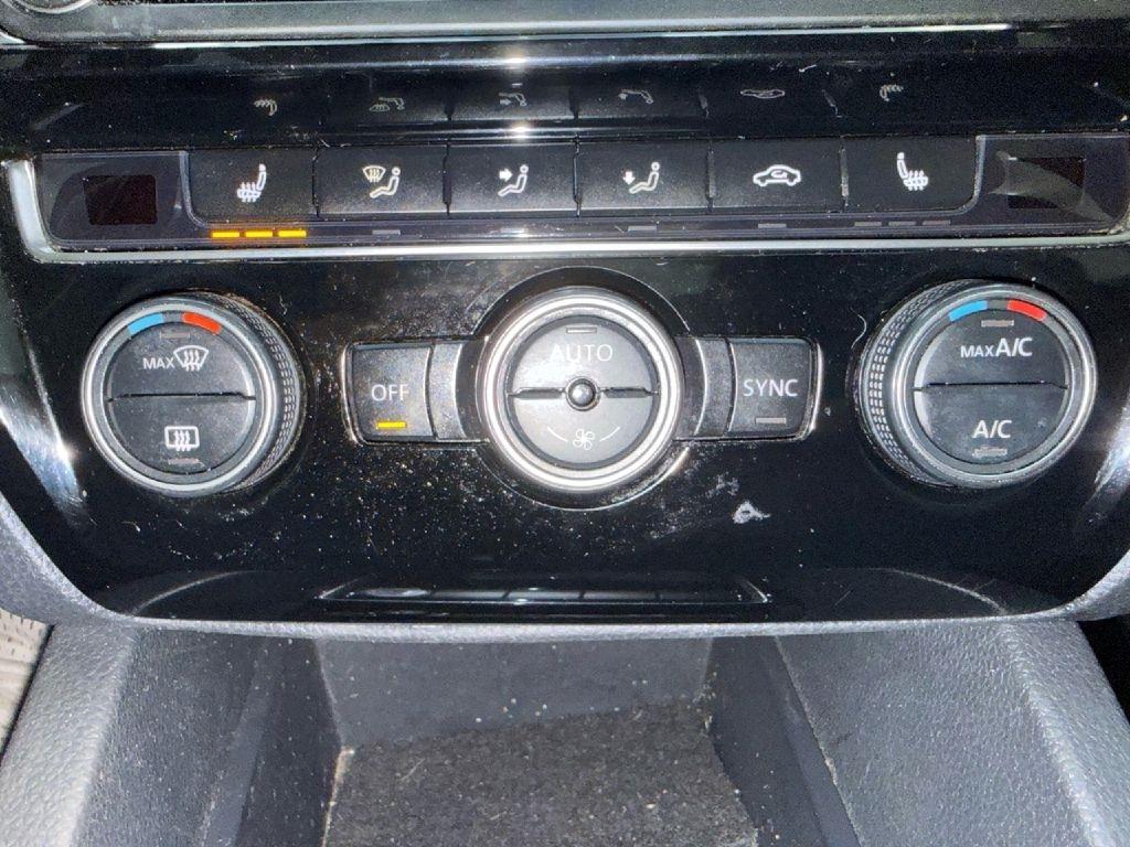 Volkswagen Jetta 1.8T SEL 6A 2017