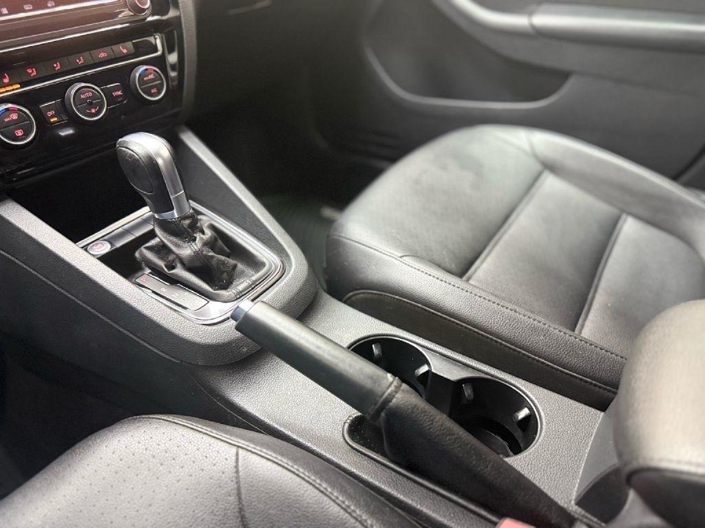 Volkswagen Jetta 1.8T SEL 6A 2017