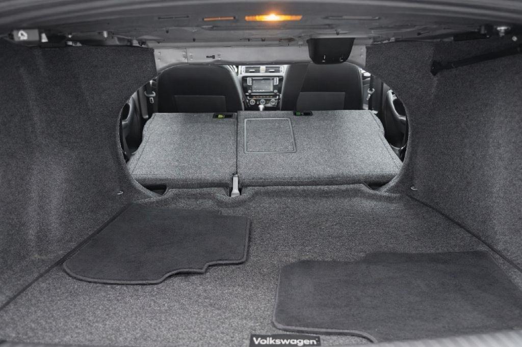 Volkswagen Jetta 1.8T SEL 6A 2017