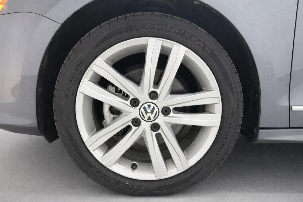 Volkswagen Jetta 1.8T SEL 6A 2017