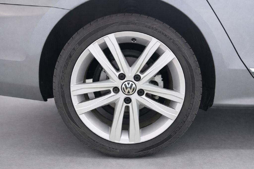Volkswagen Jetta 1.8T SEL 6A 2017