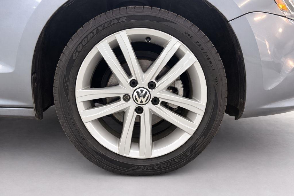 Volkswagen Jetta 1.8T SEL 6A 2017