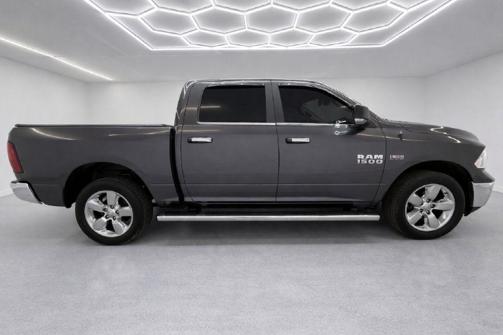 RAM 1500 SLT Crew Cab SWB 4WD 2017