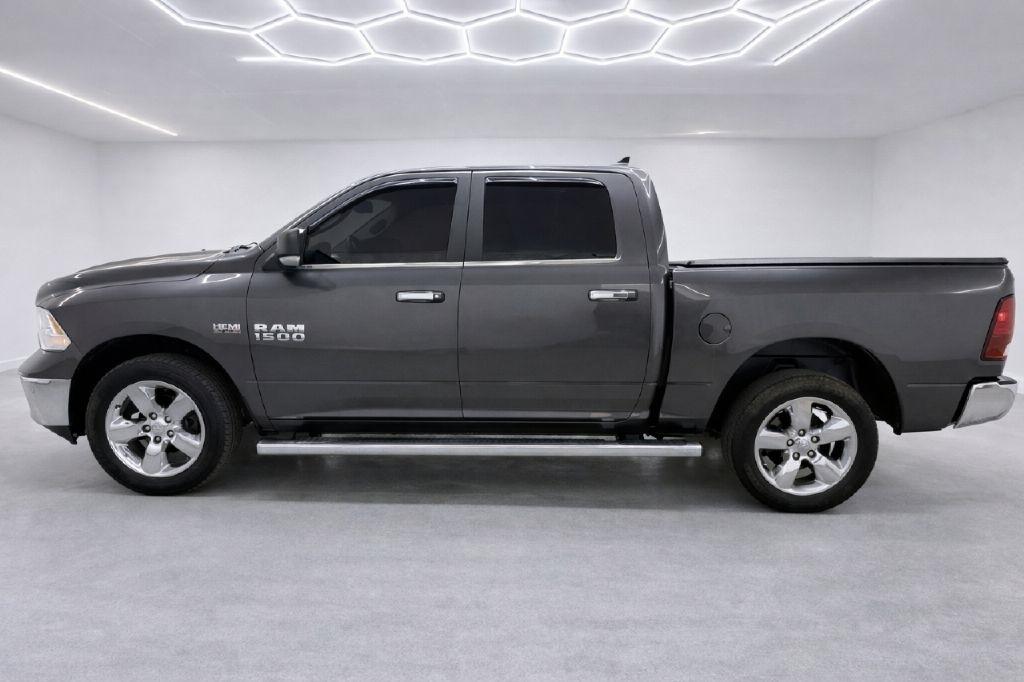 RAM 1500 SLT Crew Cab SWB 4WD 2017