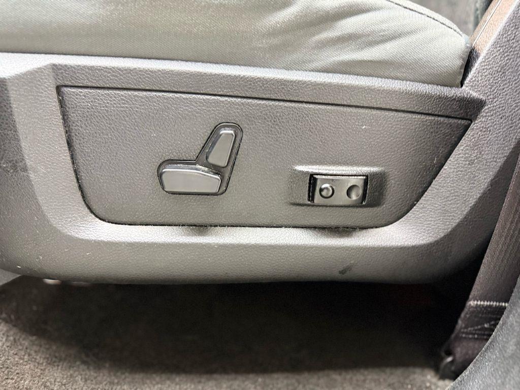 RAM 1500 SLT Crew Cab SWB 4WD 2017