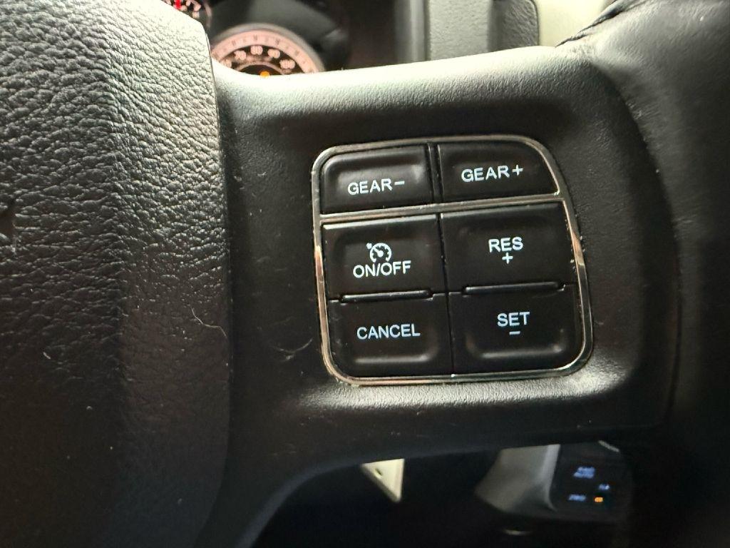 RAM 1500 SLT Crew Cab SWB 4WD 2017