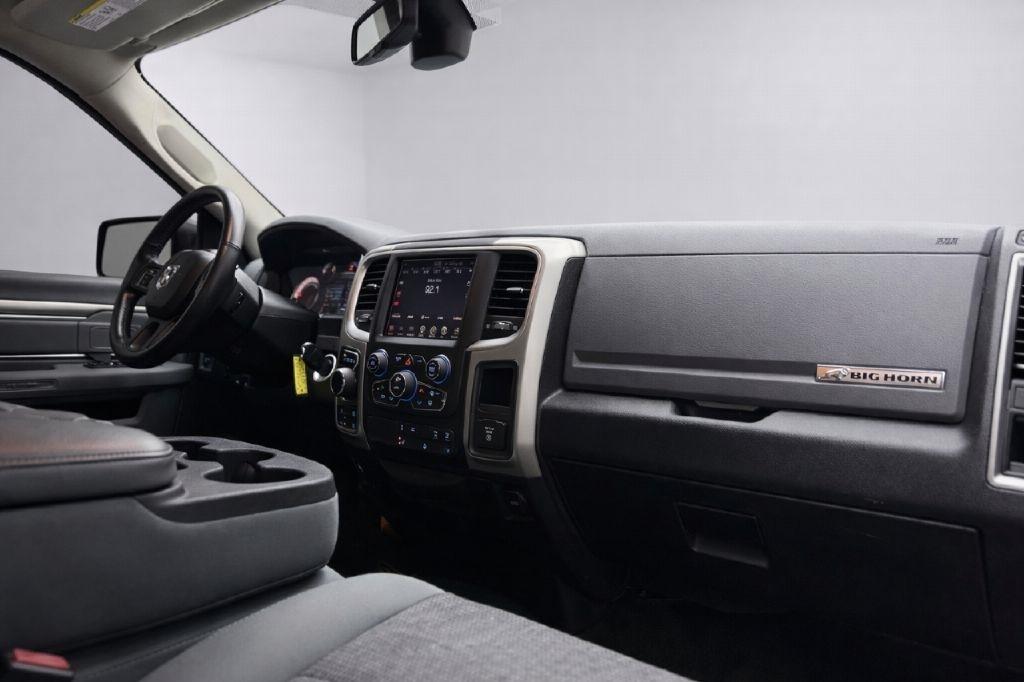 RAM 1500 SLT Crew Cab SWB 4WD 2017