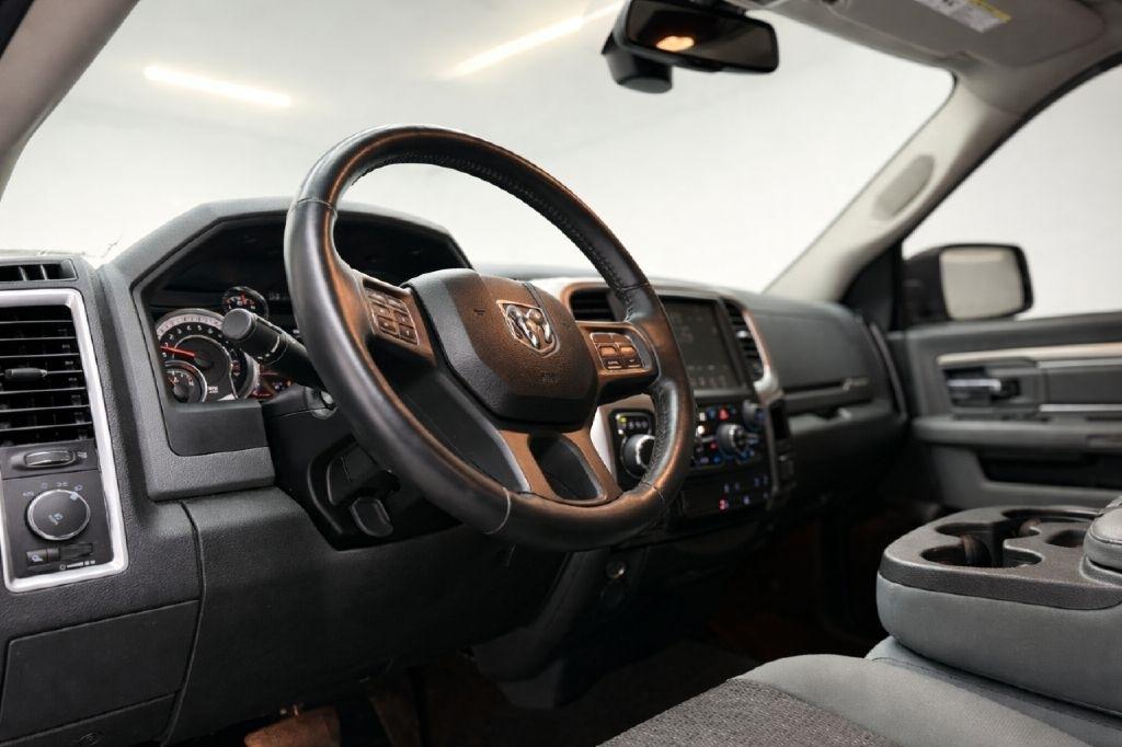 RAM 1500 SLT Crew Cab SWB 4WD 2017