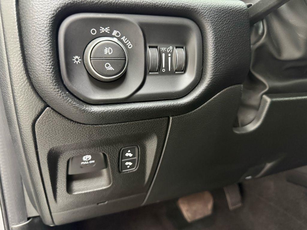 RAM 1500 Laramie Crew Cab SWB 4WD 2022