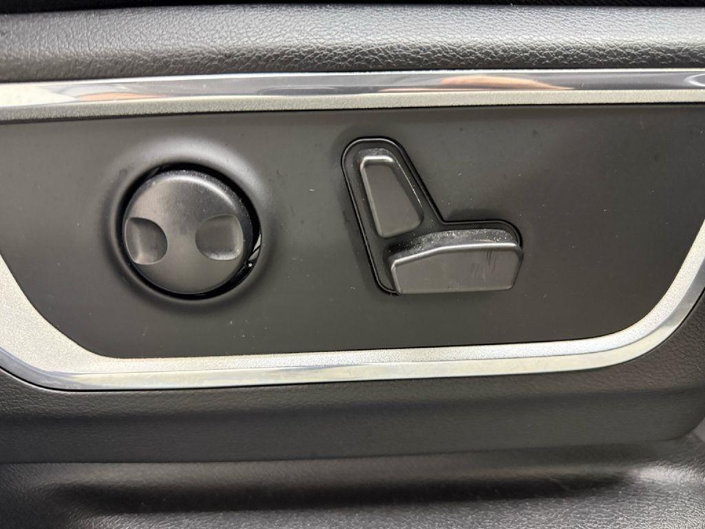 RAM 1500 Laramie Crew Cab SWB 4WD 2022