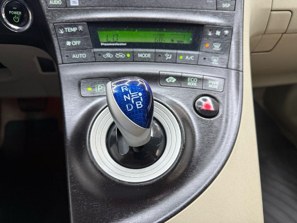 Toyota Prius Prius V 2010