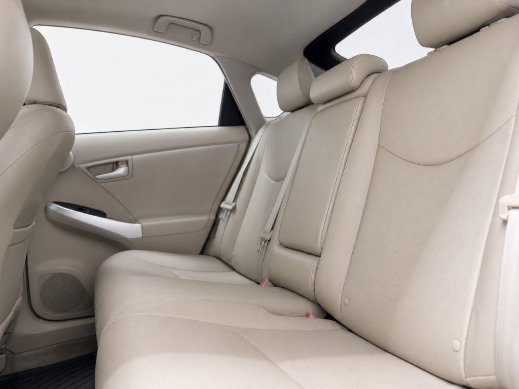 Toyota Prius Prius V 2010