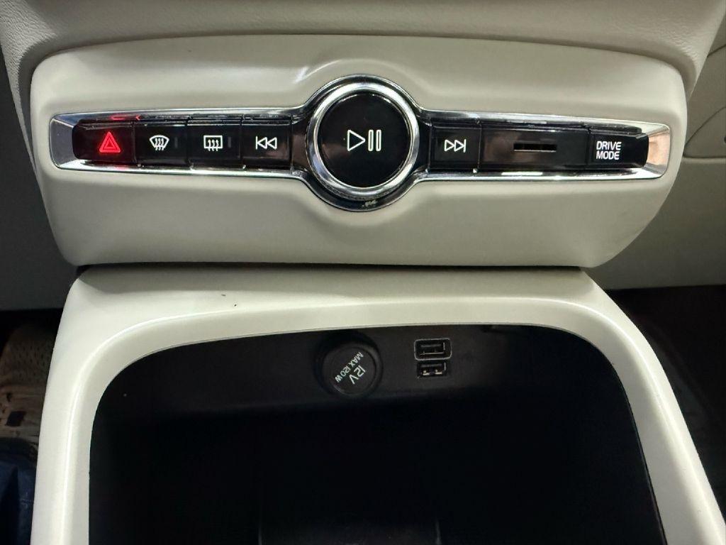 Volvo XC40 T5 Momentum AWD 2020