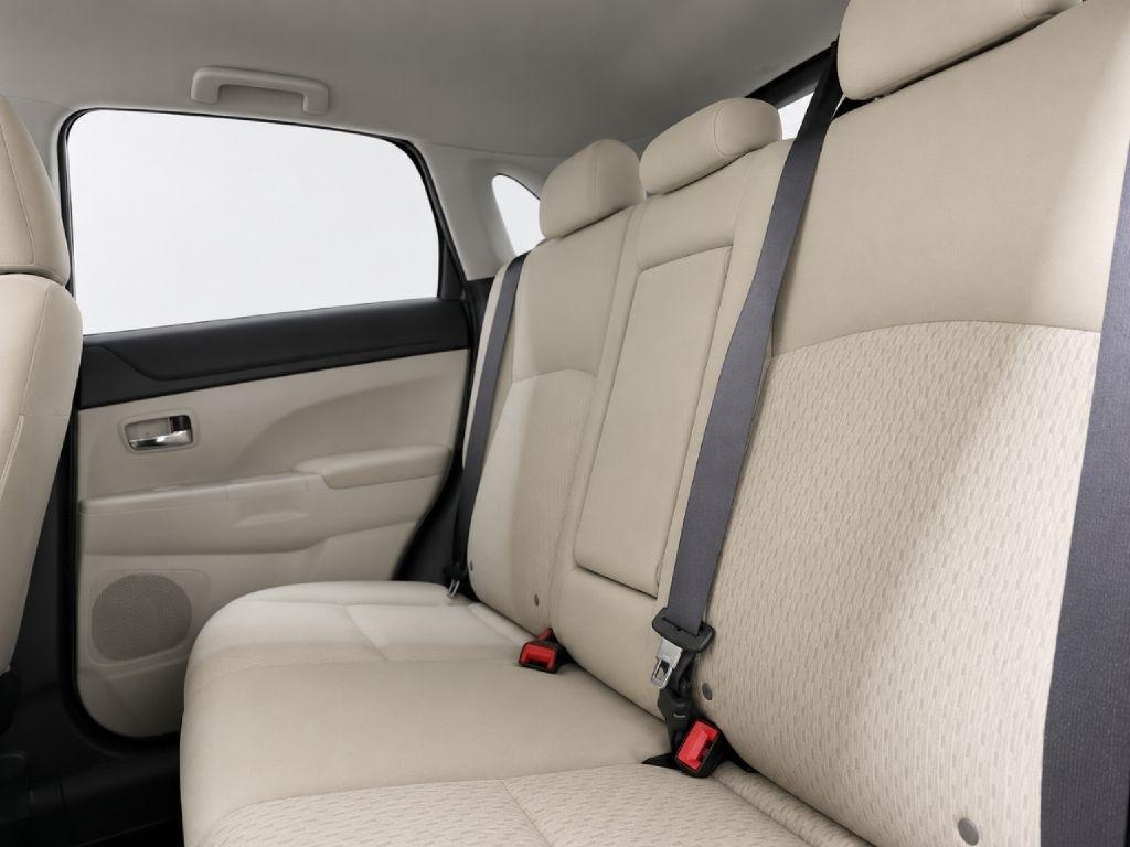 Mitsubishi Outlander Sport 2.0 ES 4WD CVT 2017