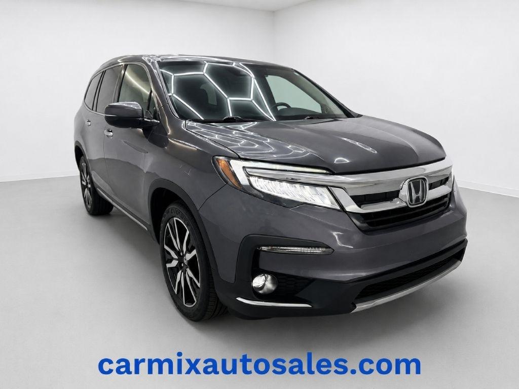 2020 Honda Pilot Touring w/Rear Captain's Chairs AWD