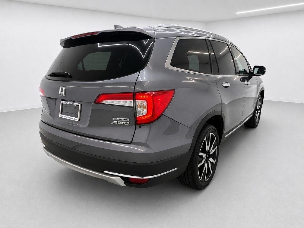 Honda Pilot Touring w/Rear Captain's Chairs AWD 2020
