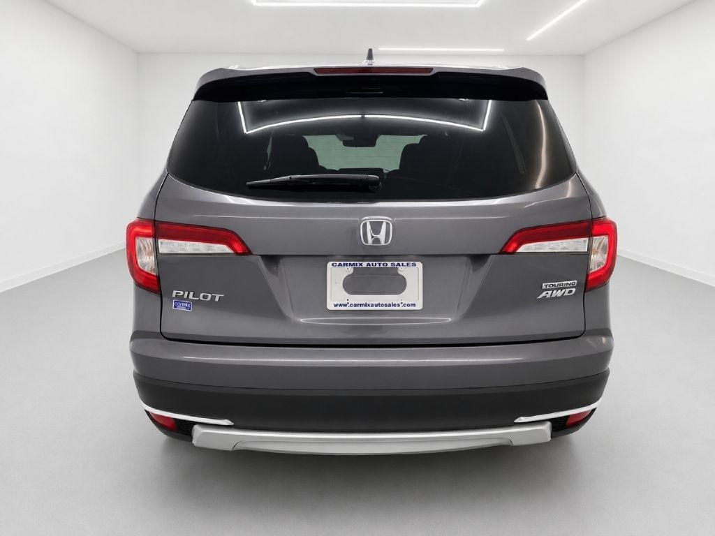 Honda Pilot Touring w/Rear Captain's Chairs AWD 2020