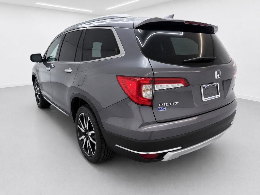 Honda Pilot Touring w/Rear Captain's Chairs AWD 2020