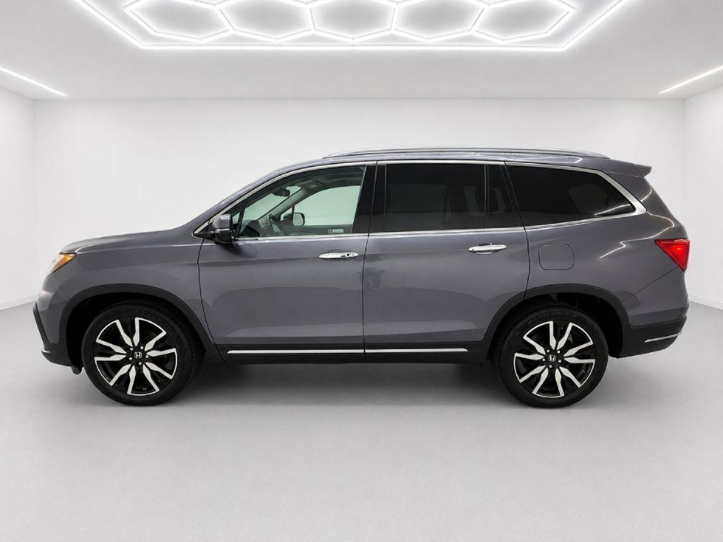 Honda Pilot Touring w/Rear Captain's Chairs AWD 2020