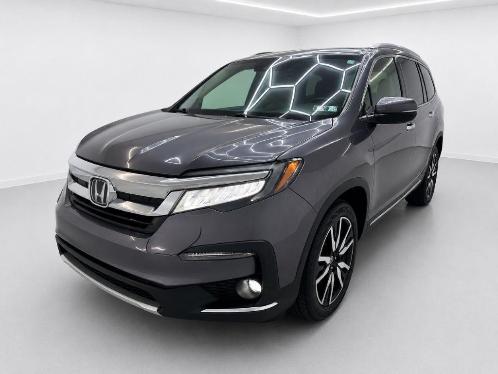 Honda Pilot Touring w/Rear Captain's Chairs AWD 2020