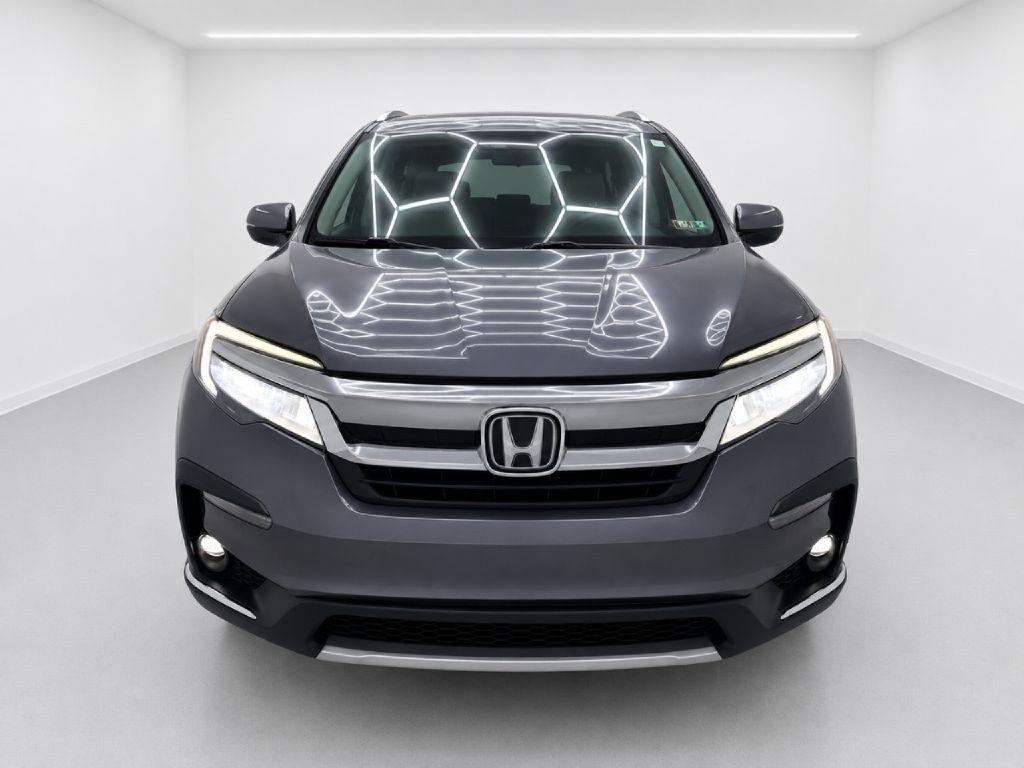 Honda Pilot Touring w/Rear Captain's Chairs AWD 2020