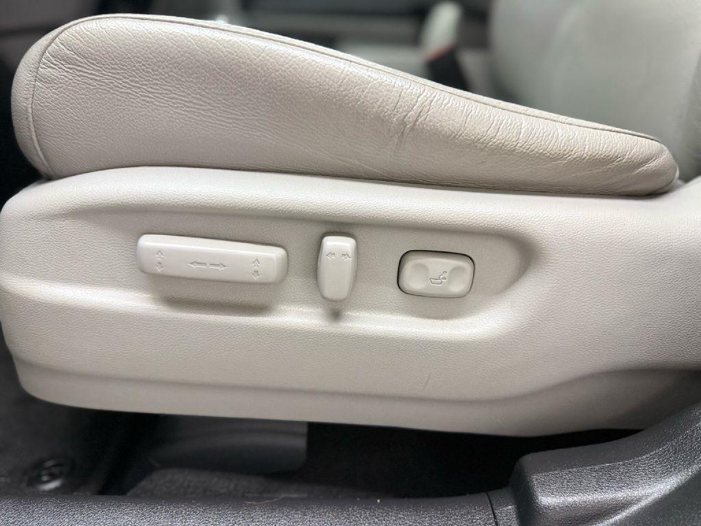 Honda Pilot Touring w/Rear Captain's Chairs AWD 2020