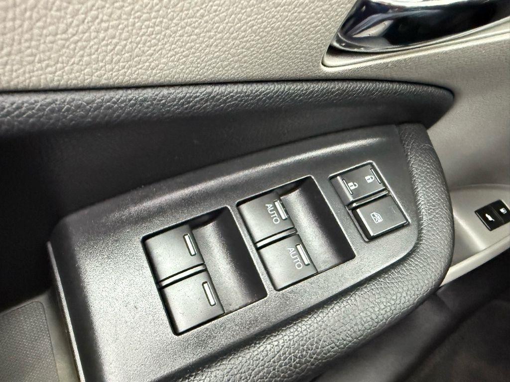 Honda Pilot Touring w/Rear Captain's Chairs AWD 2020