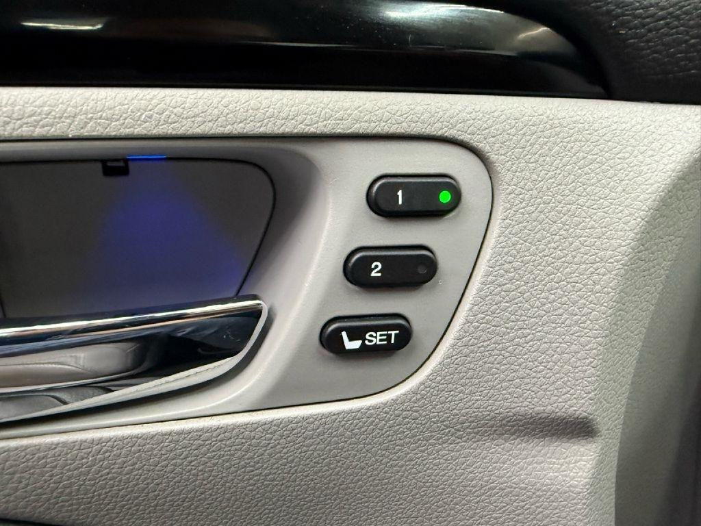 Honda Pilot Touring w/Rear Captain's Chairs AWD 2020