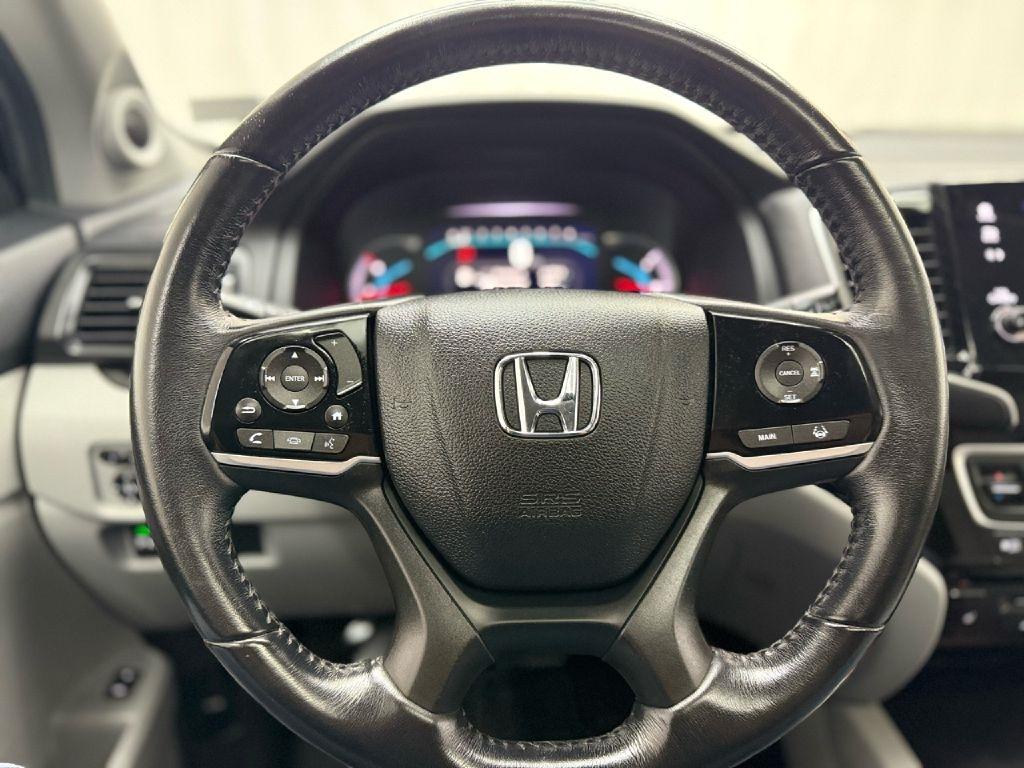 Honda Pilot Touring w/Rear Captain's Chairs AWD 2020