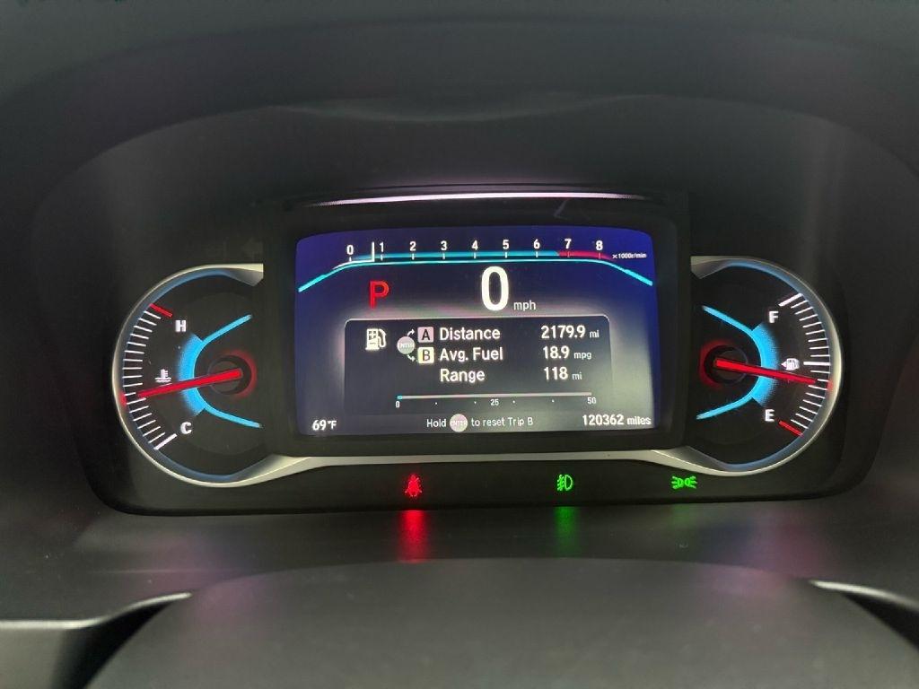 Honda Pilot Touring w/Rear Captain's Chairs AWD 2020