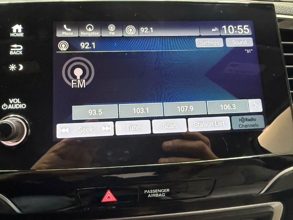 Honda Pilot Touring w/Rear Captain's Chairs AWD 2020