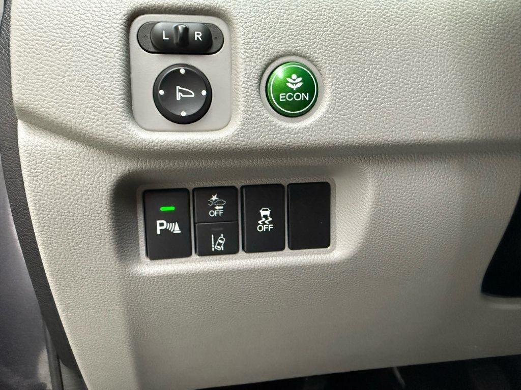 Honda Pilot Touring w/Rear Captain's Chairs AWD 2020