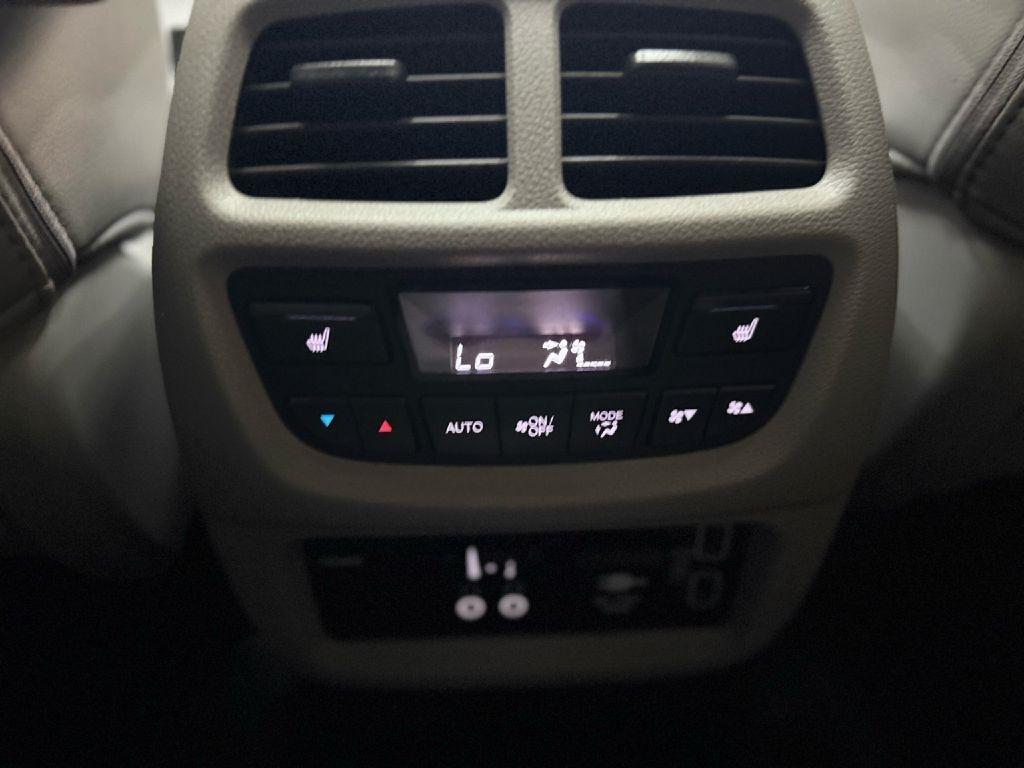 Honda Pilot Touring w/Rear Captain's Chairs AWD 2020
