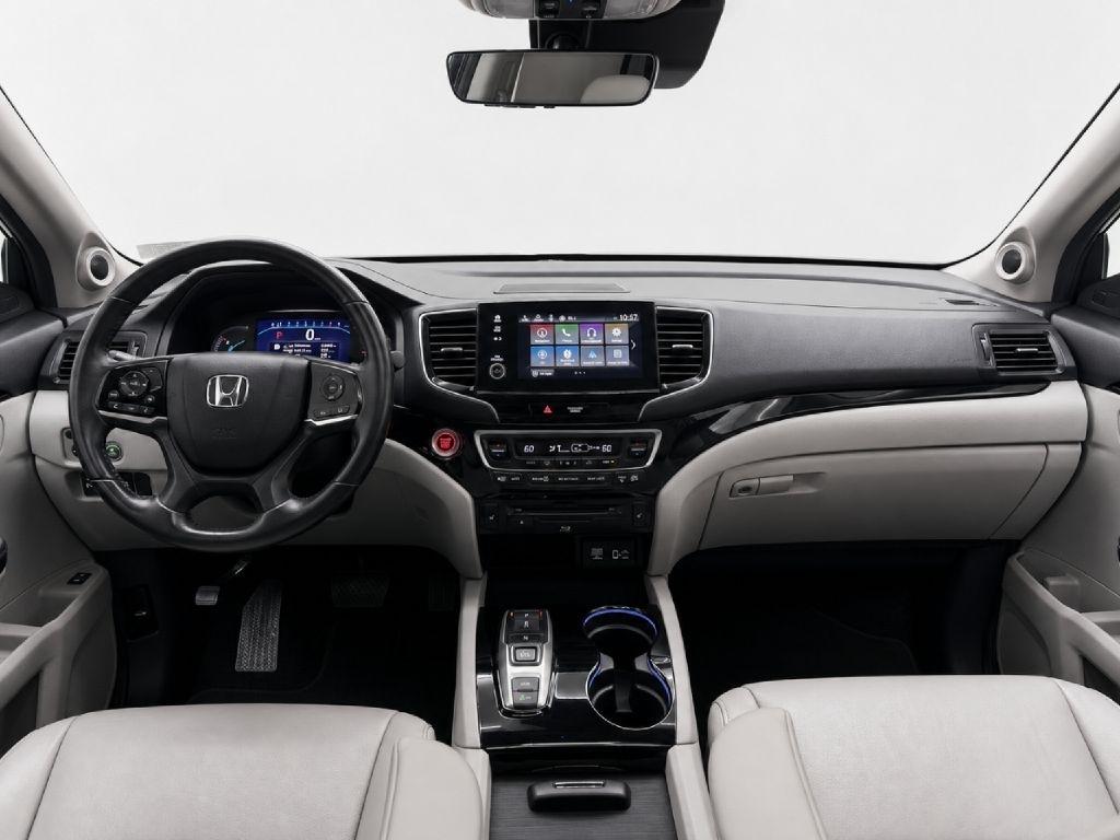 Honda Pilot Touring w/Rear Captain's Chairs AWD 2020